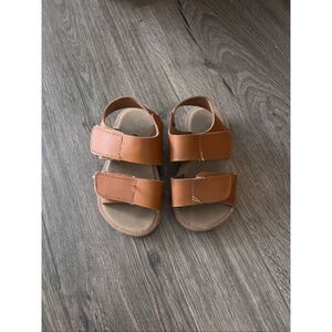 Trary Kid’s Double Adjustable Strap/Buckle Closure Flat Sandals (Toddler) size 5